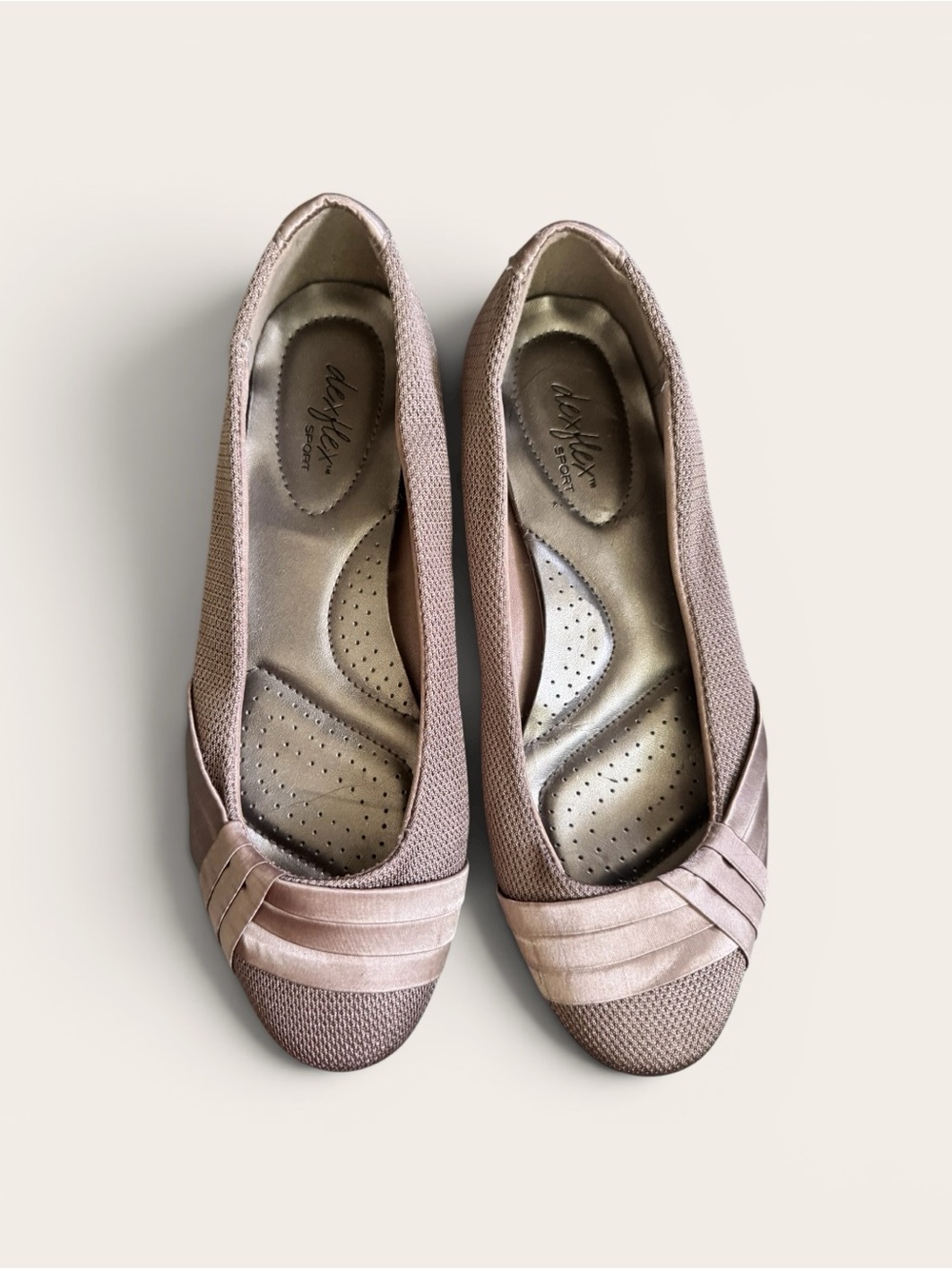 Women’s Ballet Flats in stone grey with satin ribbon detailing